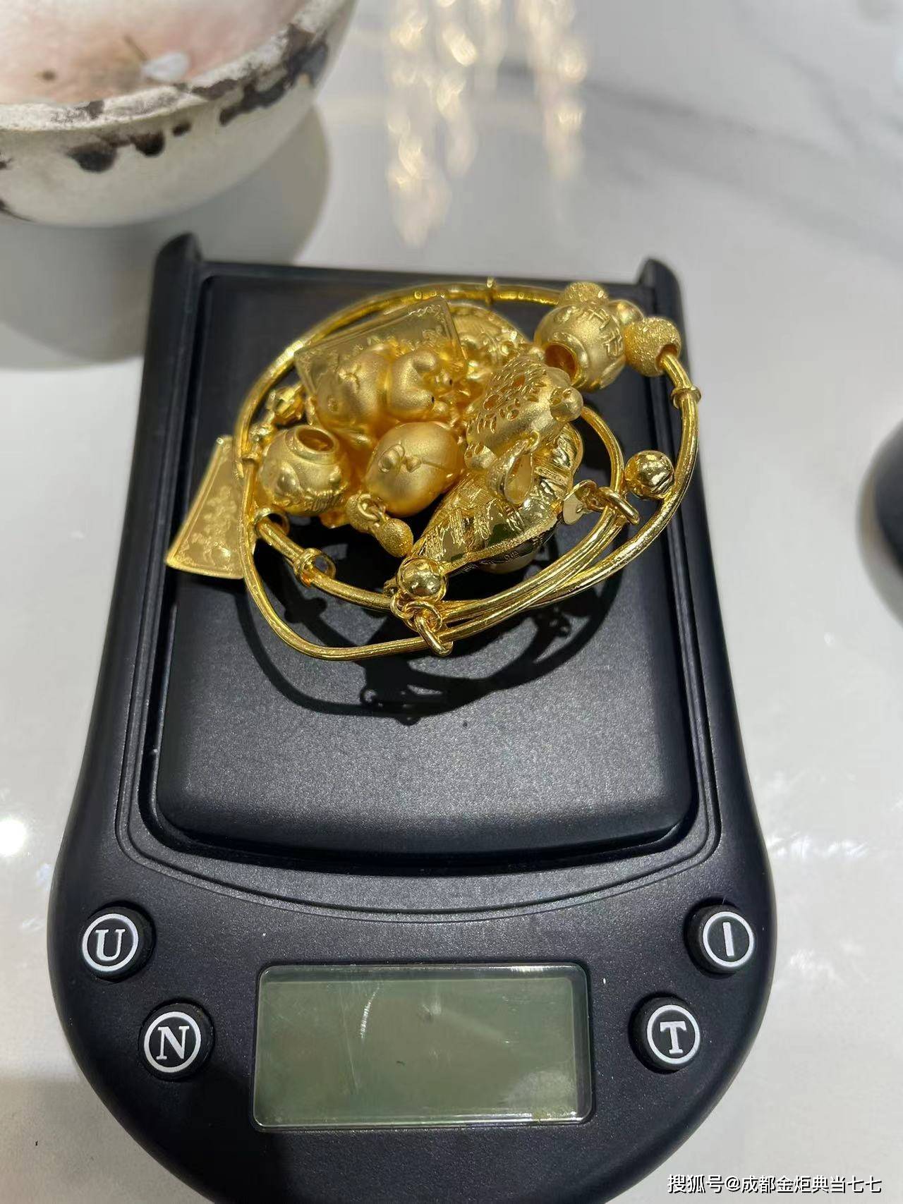 重庆最新24小时上门回收金价方法分析(最方便真实的重庆24小时上门回收黄金方法)